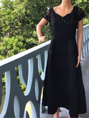 Terani Couture Elegant Black Beaded and Sequined Lace-Accent Women's Maxi Dress